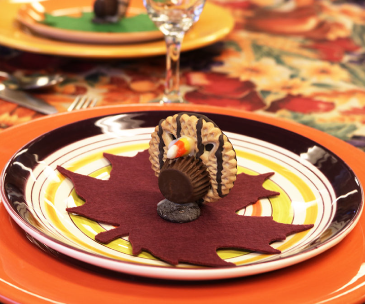 Thanksgiving table topper